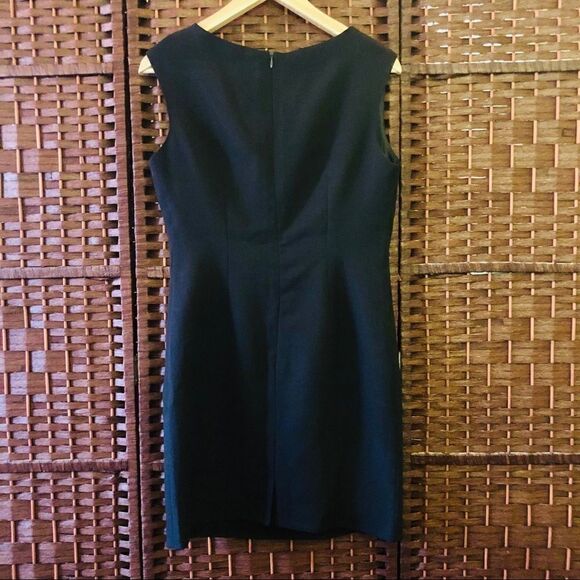 Elegant Black Sleeveless Dress - Picture 2 of 5